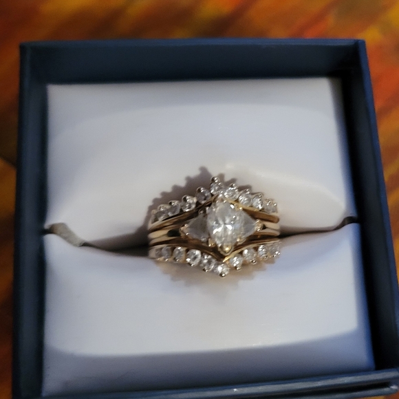 Jewelry - Diamond wedding rings size 7